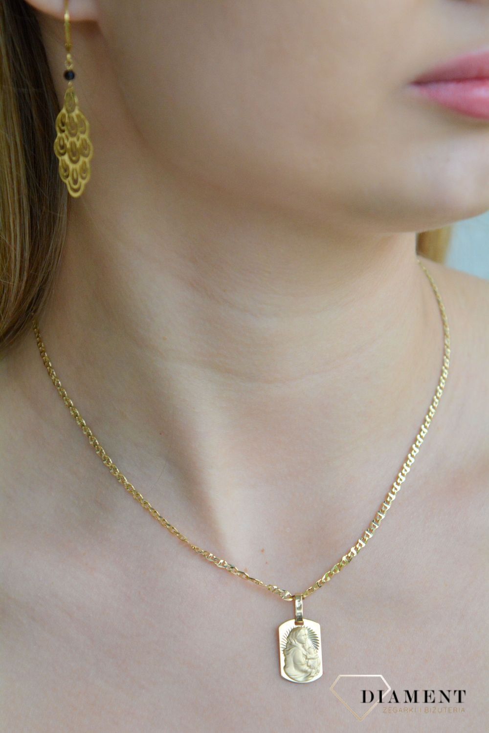 Złota zawieszka 585 medalik Madonna Cygańska ZA 7633.jpg